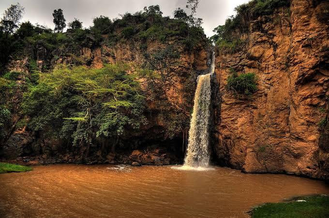 Makalia Falls and Viewpoints